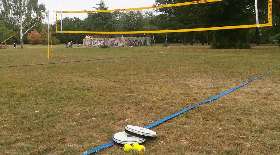 beachvolleyball am ostseestrand in prerow